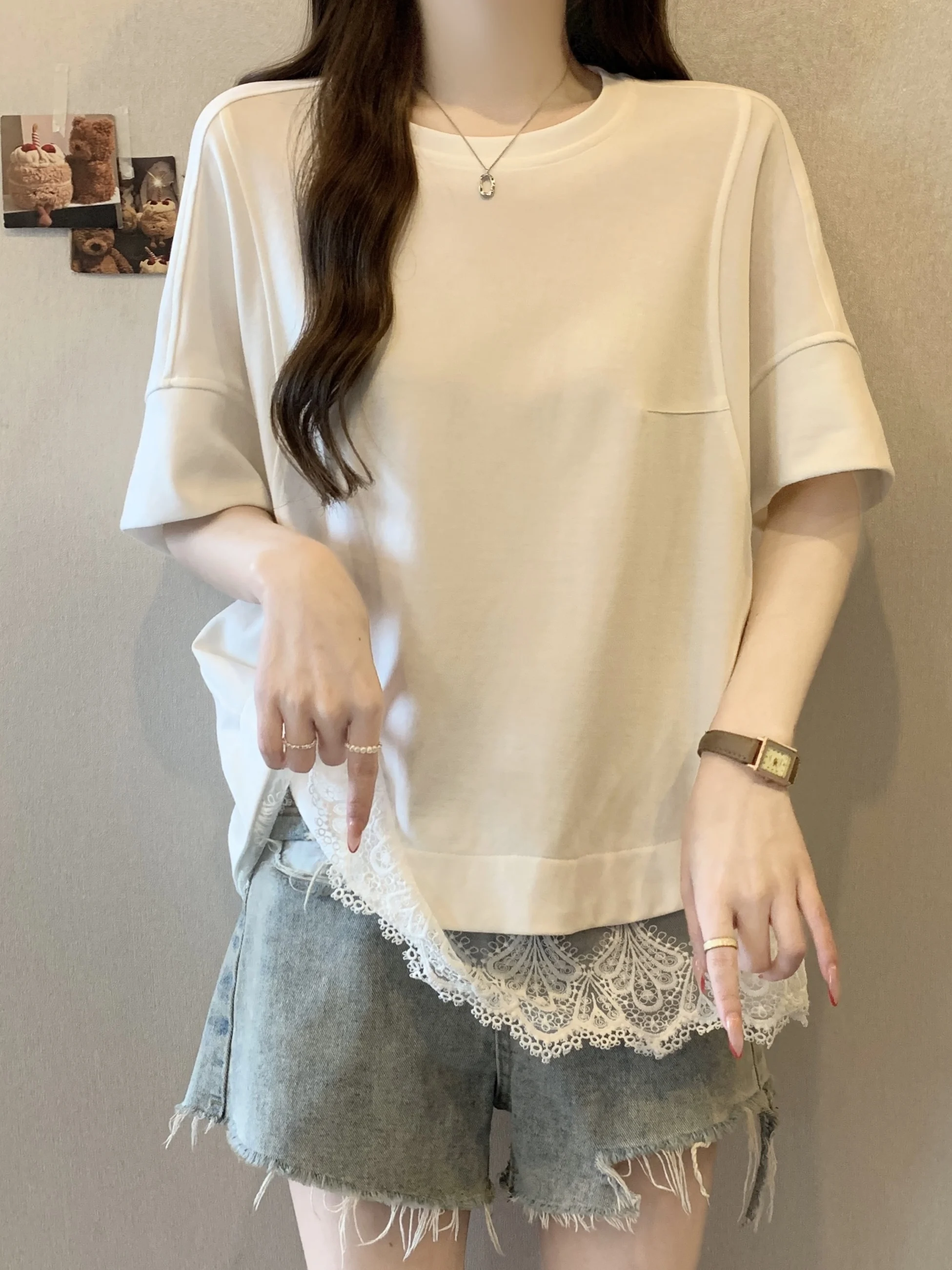 

Женская футболка больших размеров с кружевными вставками и коротким рукавом, летняя новинка, стройнящая, универсальная, милая, в корейском стиле, свободного кроя, для повседневной носки