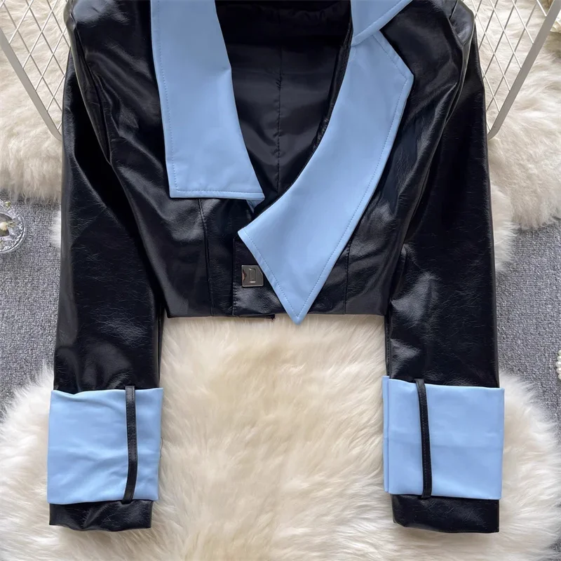 2025 primavera streetwear moda contraste cor irregular lapela falso jaqueta de couro do plutônio feminino fino curto motocicleta motociclista jaqueta