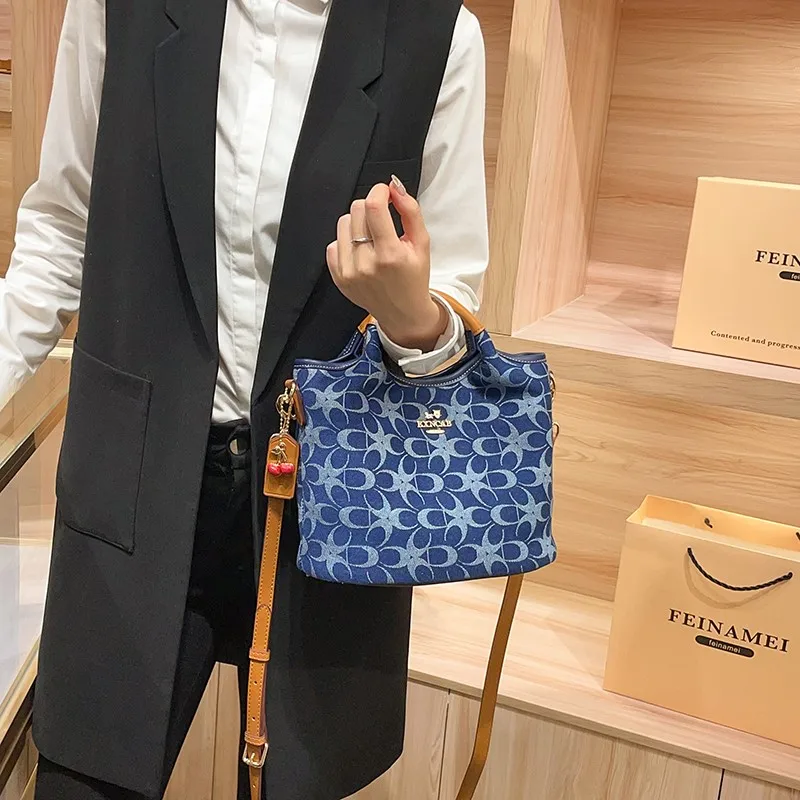 حقيبة يد للسيدات، حقيبة قماش من قماش الدنيم الفاخر الخفيف، حقيبة دلو عصرية جديدة للتنقل لعام 2025، كروس بكتف واحد راقي