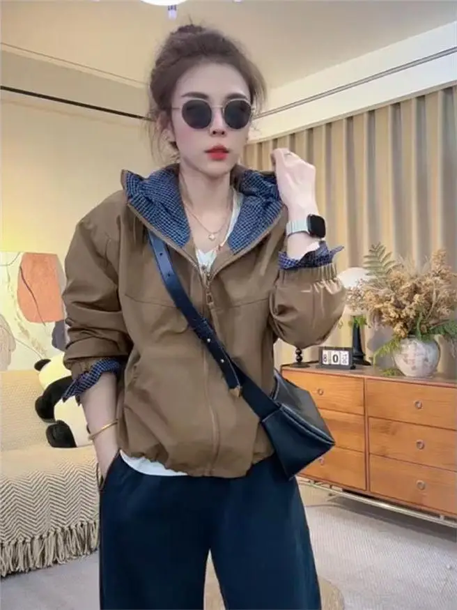 

Casual Korean Style Women's Short Jacket Coat with Hood Versatile Loose Fit Autumn New Arrival Outdoor Friendly Zipper Decora...