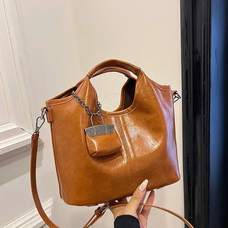 Large Capacity Commuting Soft Leather Tote Bag for Women 2024 New High-end and Niche Single Shoulder Crossbody Bag Косой Перекос