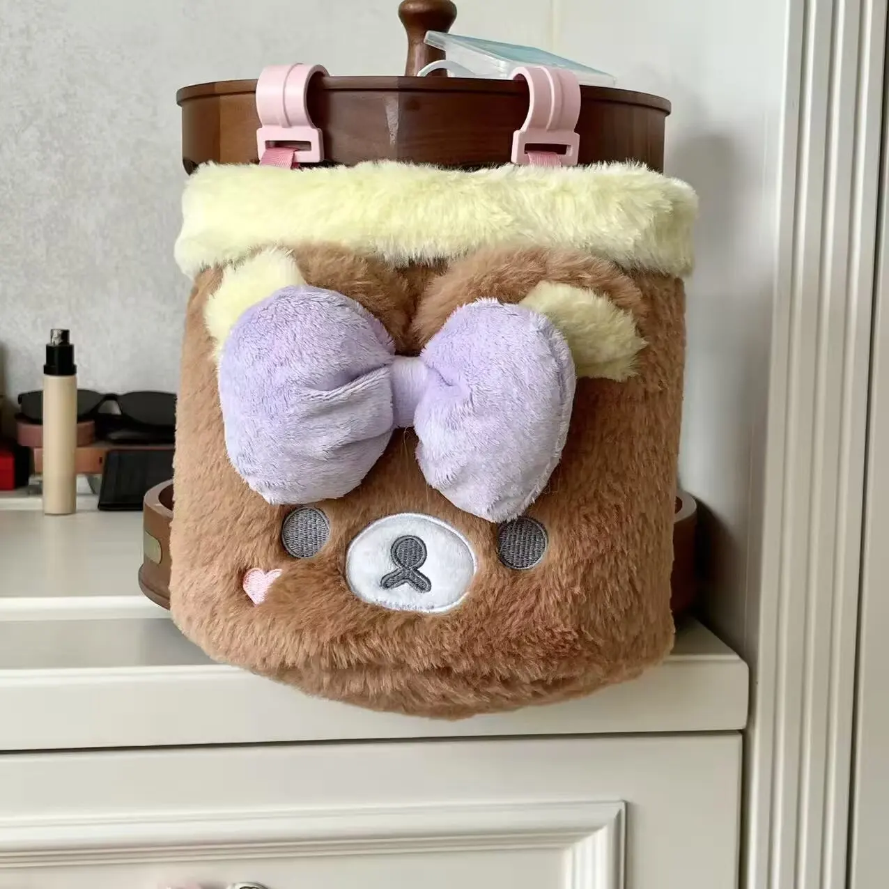 Rilakkuma Hängetasche für Schlafsaal – Süßer Korilakkuma Plüsch-Organizer, weicher Kawaii Caddy für Schreibtisch-Kosmetikaufbewahrung für Mädchen – Detail 12