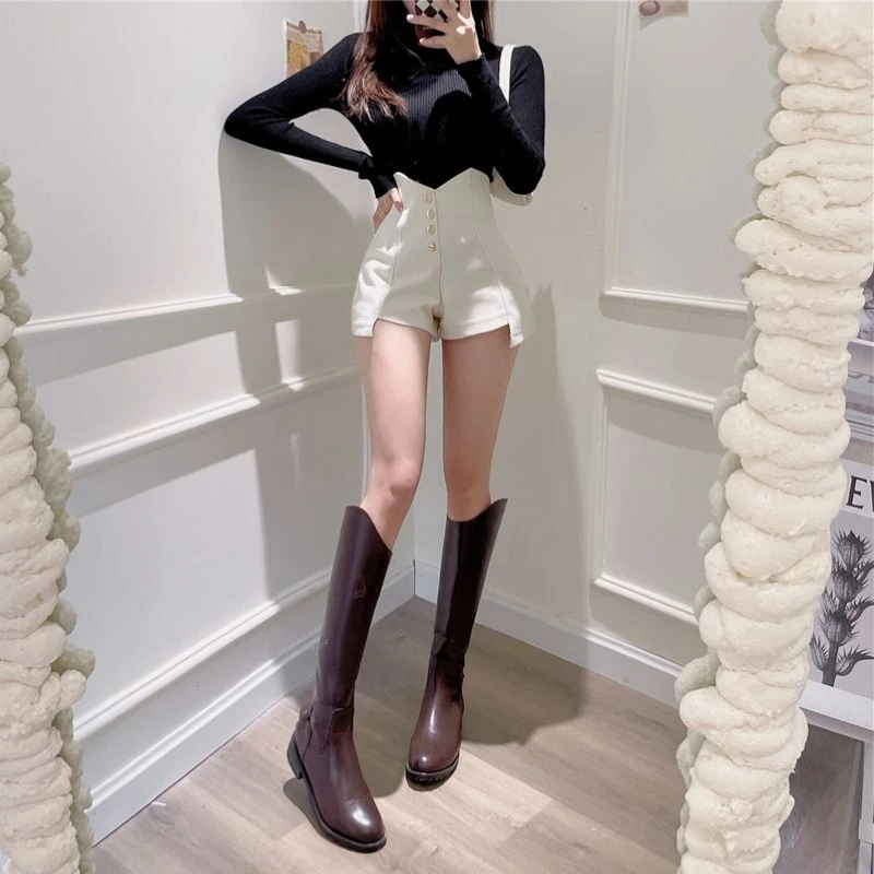 

Stylish Women's A-Line Wide Leg Black Shorts High Waist Button Front Slimming Summer New Casual Comfortable Wear