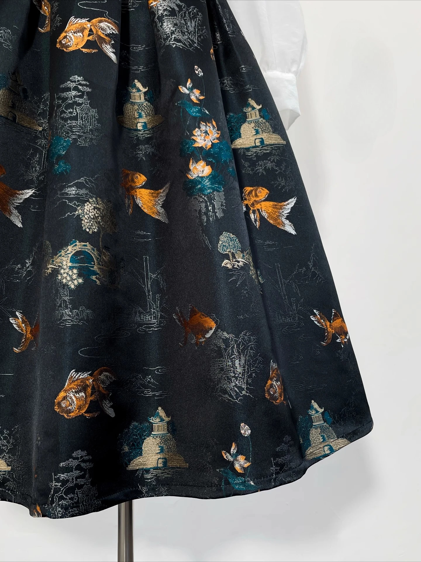 Nowa damska spódnica na wiosnę i jesień, modna spódnica w stylu chińskim, żakardowa, rozkloszowana, puszysta spódnica do pracy.