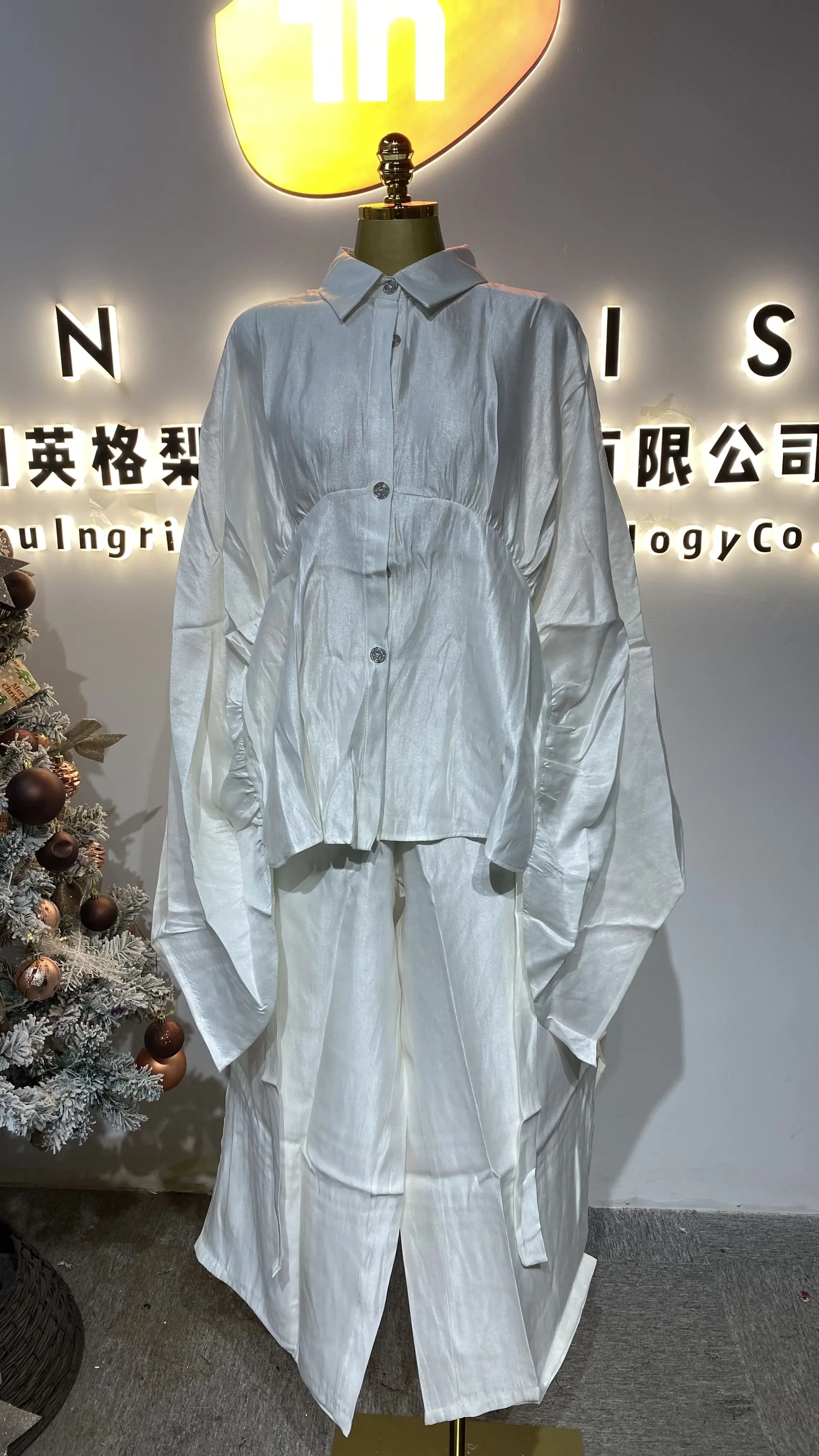 

2026 New French Minimalist Contrast Short Sleeveless Knit Cardigan Top and Skirt Set-GZXX626
