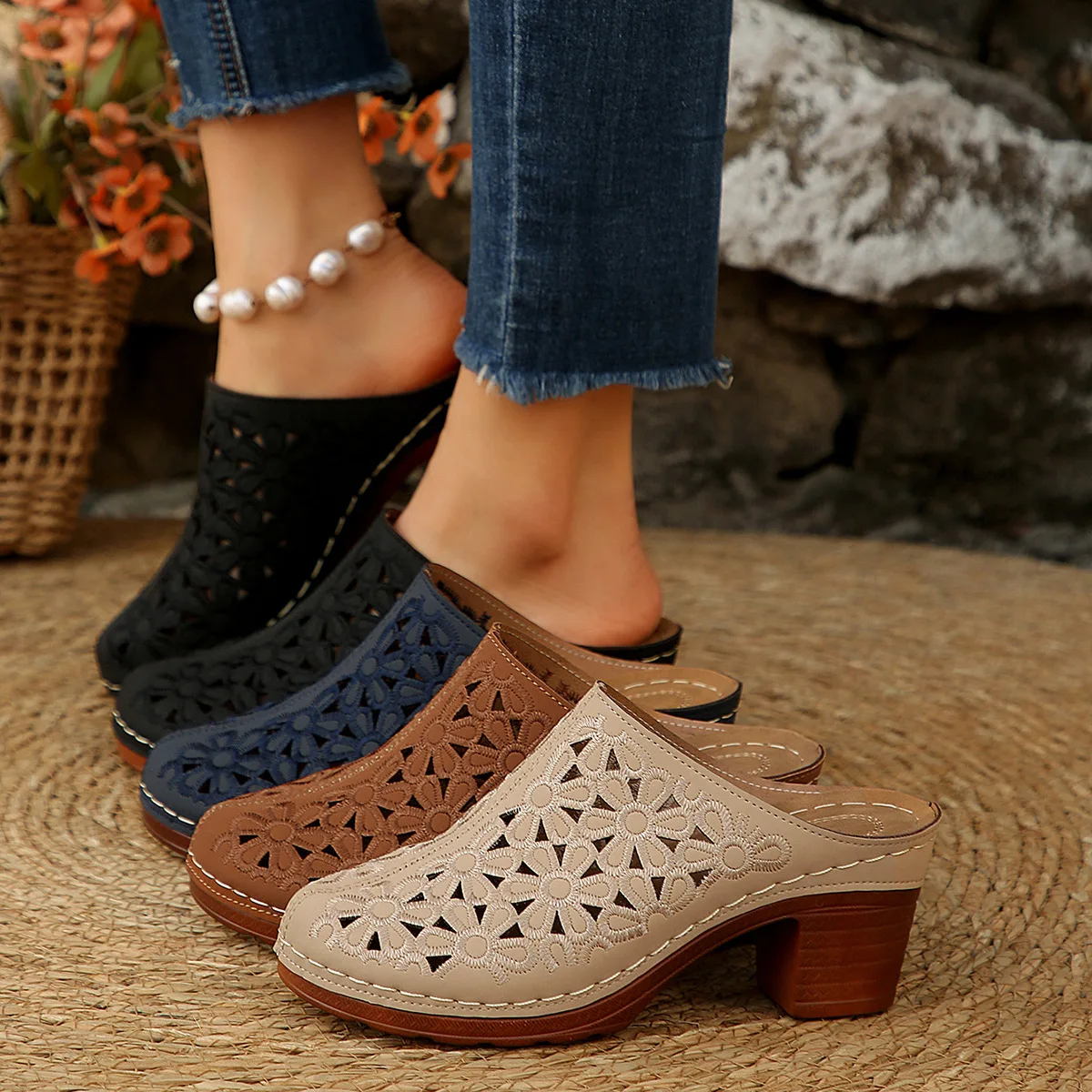 Women'S Shoes Clogs - Damskie ażurowe klapki z kwiatowym wzorem,