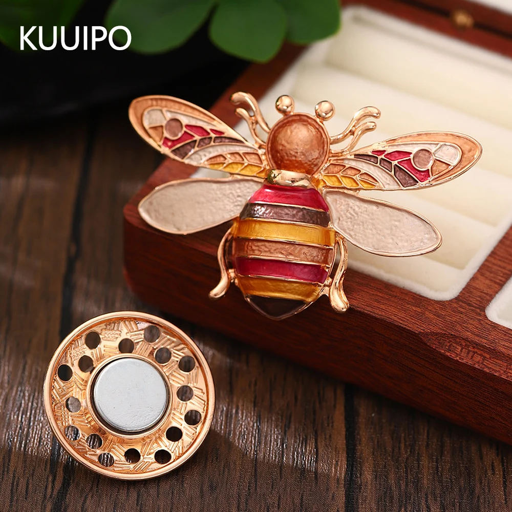 Embroidery Kiss - Fashion Drip Oil Magnetic Buckle Bee