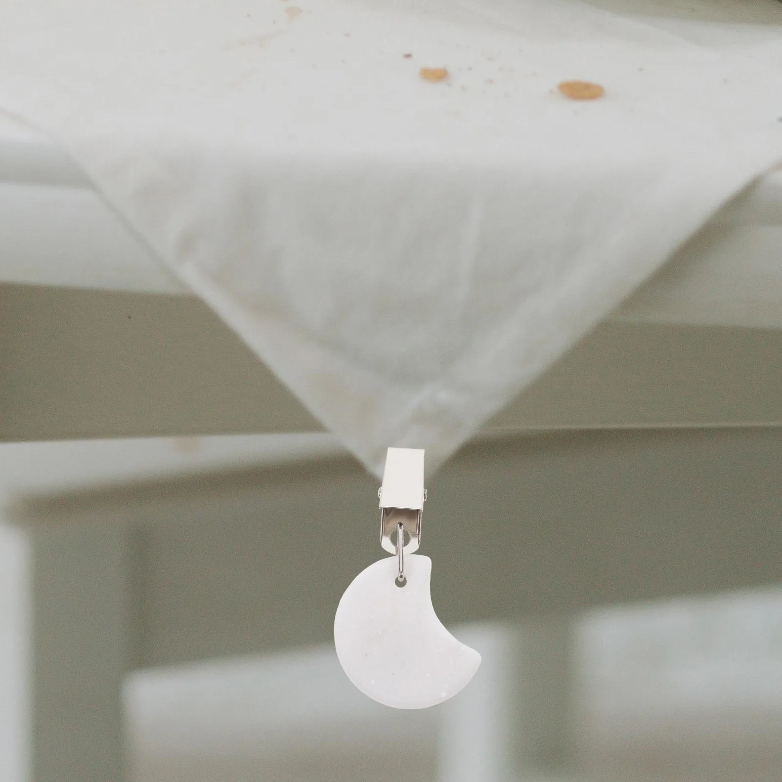 

4pcs Tablecloth Clips Marble Weights Moon Shaped Easy Use Wind Protection Outdoor Picnic Dining Decor Kitchen Bar