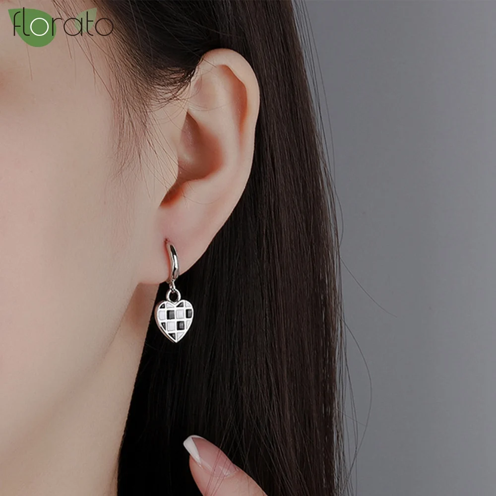 925 Sterling Silver Needle Black and White Plaid Heart Earrings Party Small Hoop Earrings for Women Fashion Puncture Jewelry