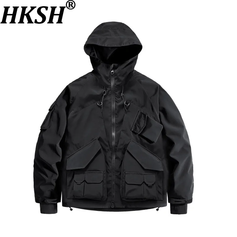 

HKSH Spring Autumn New Men Tide Dark Safari Style Multi-Pocket Hooded Jacket Loose High Street Outdoor Techwear Ins Coat HK11894