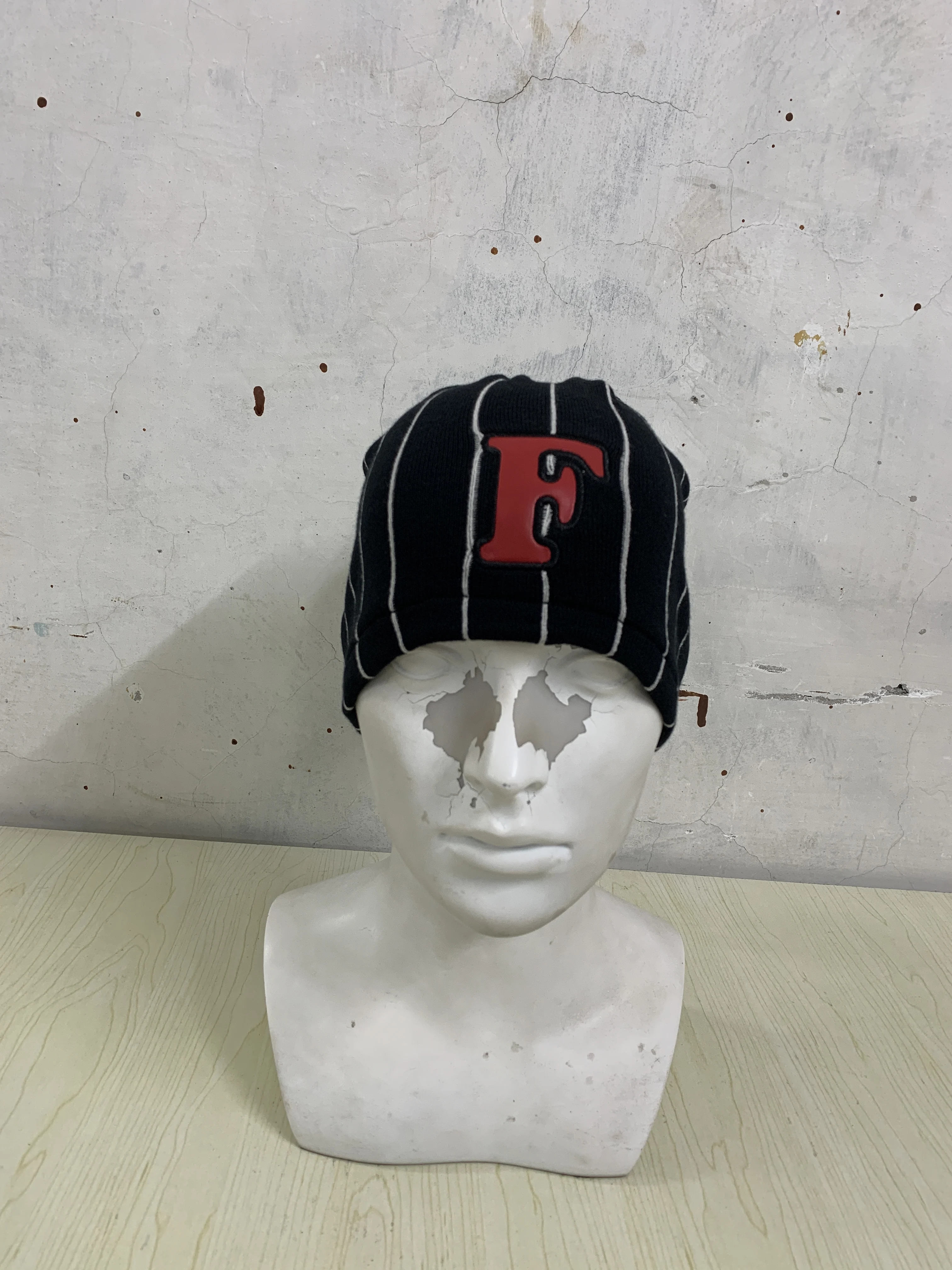 Black White Thin Vertical Stripe Knit Drawstring Pouch Red Letter F Patch Portable Storage Bag