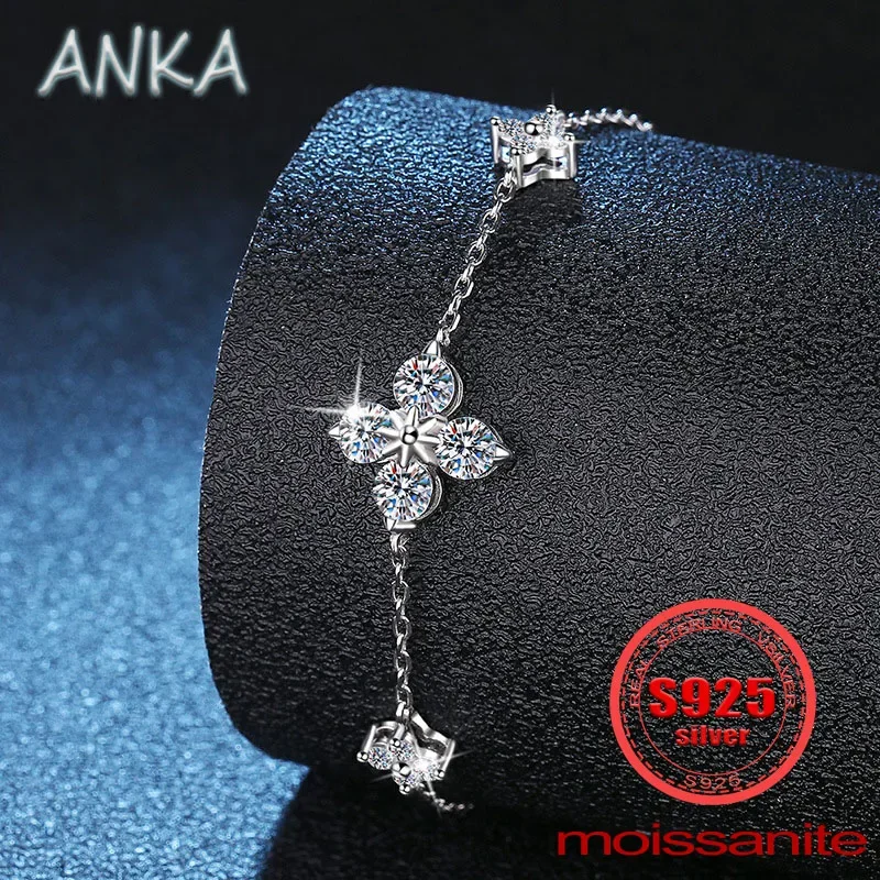 

ANKA NEW S925 Sterling Silver Bracelet Moissanite Bracelet Premium Feeling Clover Lucky Straw 1.2CT Moissanite Women's Bracelet