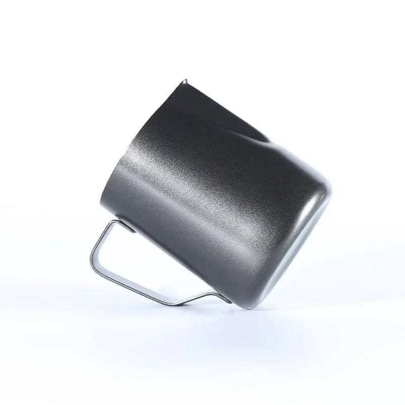 Kubek do latte art ze stali nierdzewnej o pojemności 350/600 ml, pogrubiony, z ostrym wlewem, miarka z podziałką, kubek do kawy 600 ml, kubek do parzenia mleka.