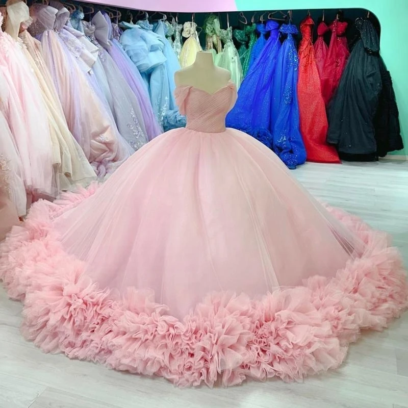 Gaun pesta ulang tahun tali bahu terbuka berjenjang gaun bola gaun pesta Princess merah muda Quinceanera gaun pesta ulang tahun manis 16 gaun Vestido 15 De Anos