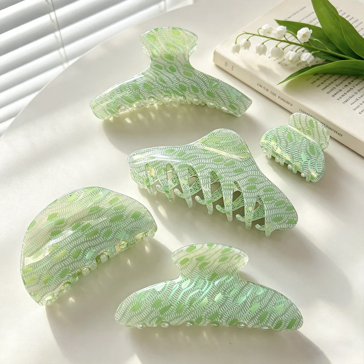 Nova Presilha de Cabelo Mori Verde com Estampa de Cobra, Presilha de Tubarão Fresca Primavera/Verão, Elegante Grampo para a Parte de Trás da Cabeça, Acessório de Cabelo Feminino