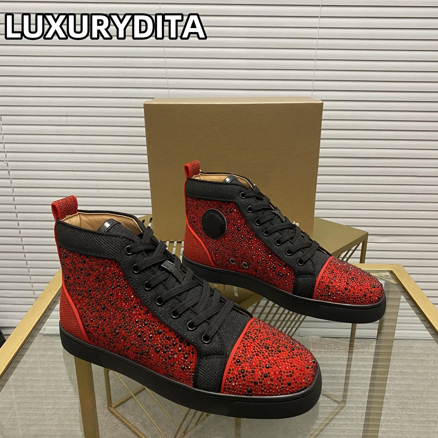 Chaussures de tennis décontractées à la mode pour femmes de qualité supérieure baskets de luxe en cuir véritable pour hommes 35-48 Designr Rivet chaussures d'amoureux à semelles rouges M0187