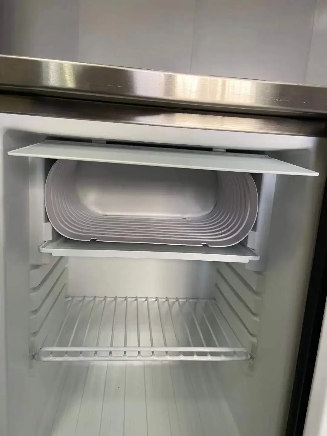 ضاغط 12 فولت 24 فولت ثلاجة أوتوماتيكية صغيرة تستقيم الفولاذ المقاوم للصدأ يخت الثلاجة المحمولة ثلاجة السيارة الفريزر