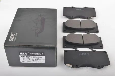 GEK ceramic brake pads 04465 35290 are suitable for Toyota Prado 4RUNNRR CRUISER  N1S N2 N25 Pajero front brake pads D976 D550