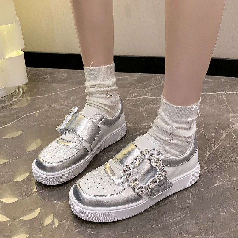 

Fashion Small White Shoes Sneakers Women New Spring and Autumn Leisure Sports Shoes Girls with Thick Soles Low Top Board Shoes