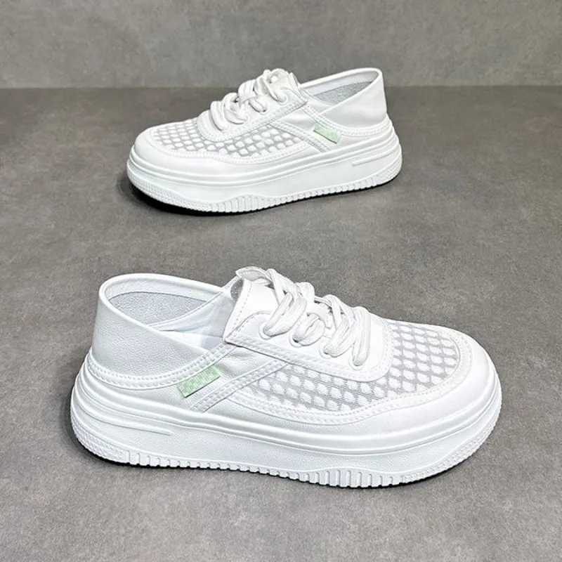 أحذية رياضية نسائية شبكية بيضاء 2025 تصميم صيفي جديد قابل للتنفس كاجوال عصري متعدد الاستخدامات برباط علوي نعل سميك للنساء #3