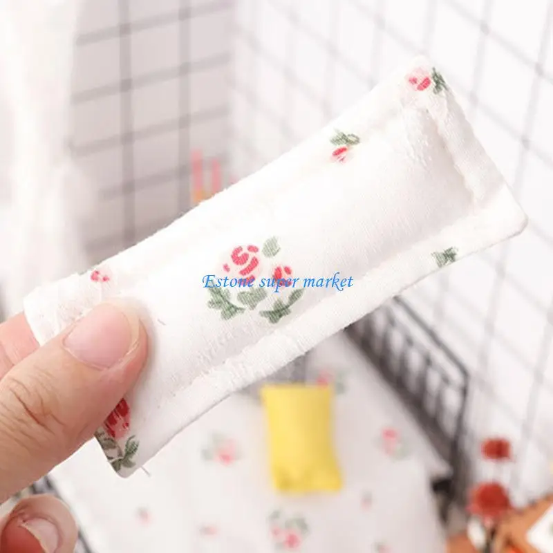 

090B Iron Bed Model Figure with Print Quilt and Pillow 1/12 Doll House Scene Setting