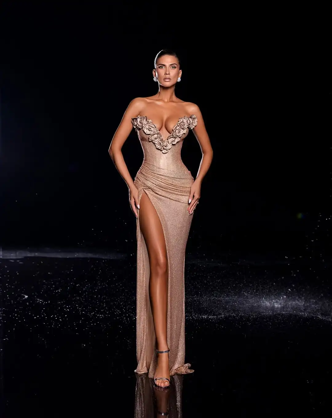 فساتين حفلة موسيقية مذهلة من الدانتيل الذهبي مع زهور يدوية فستان مثير للحفلات المسائية الأفريقية فستان رسمي مخصص فستان ماكسي وردي