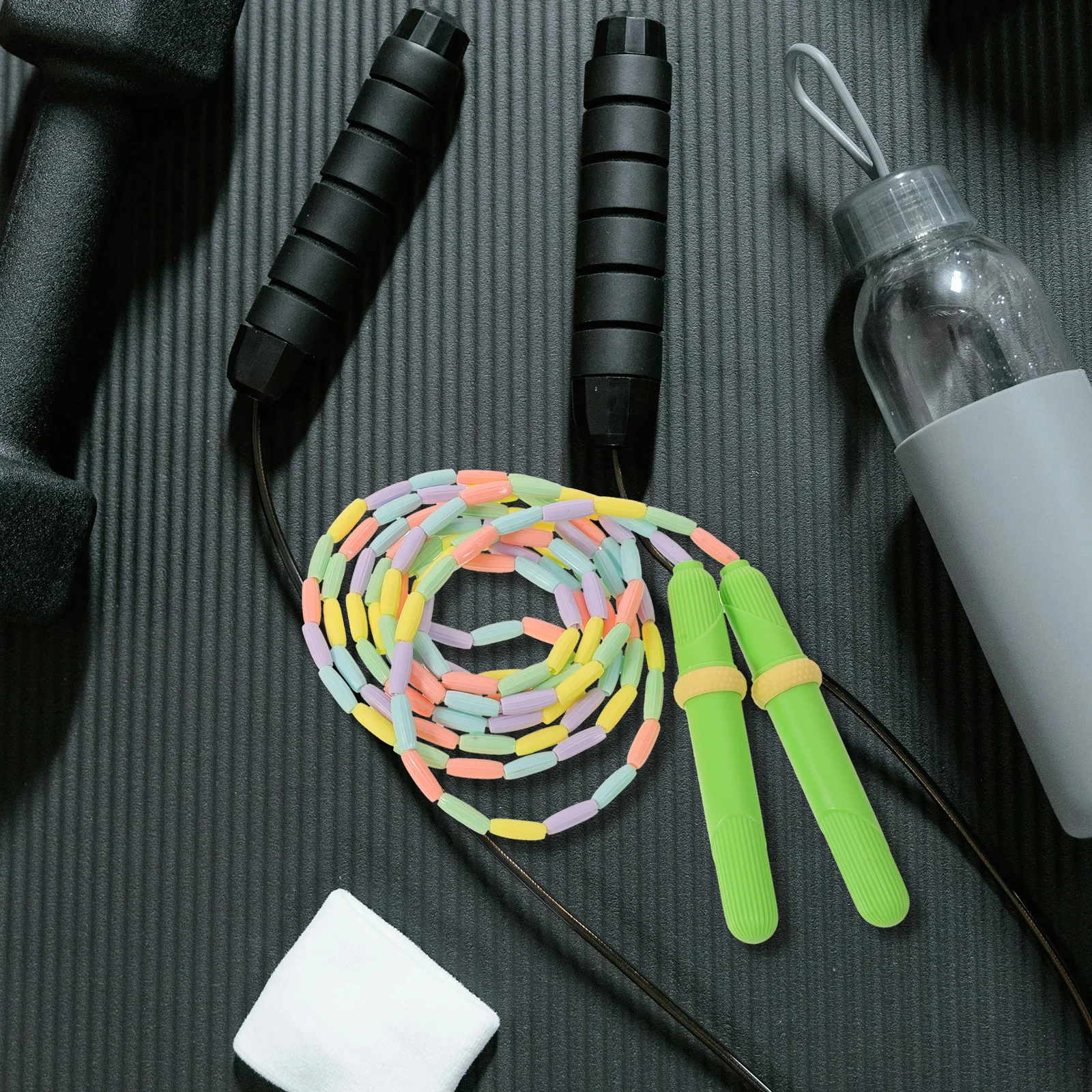 2 Stuks Kralen Springtouw voor Kinderen Lichtgewicht Verstelbare Kinderen Outdoor Fitness Springtouw Party Favor en Elementaire Pe