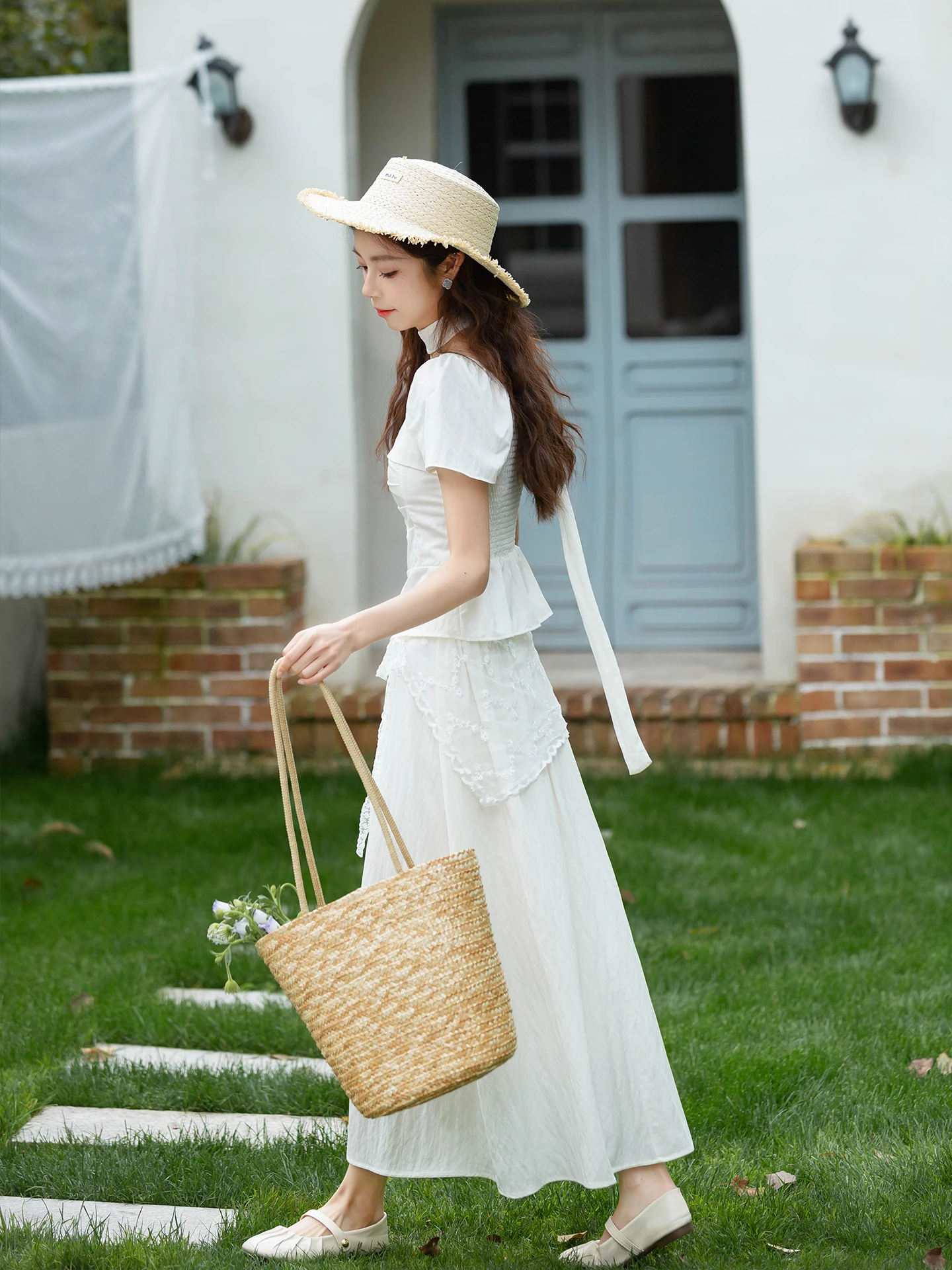 

Stunning Summer White Short Sleeve Women's Set Elegant Bateau Neck T-shirt High Waist Skirt Two-Piece Suite Casual Fashion