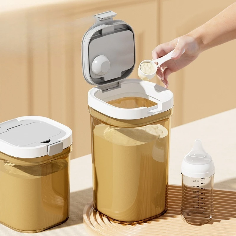 

Герметичная банка для хранения детской формулы с ложкой в комплекте. Прозрачный герметичный контейнер для зерен и круп.