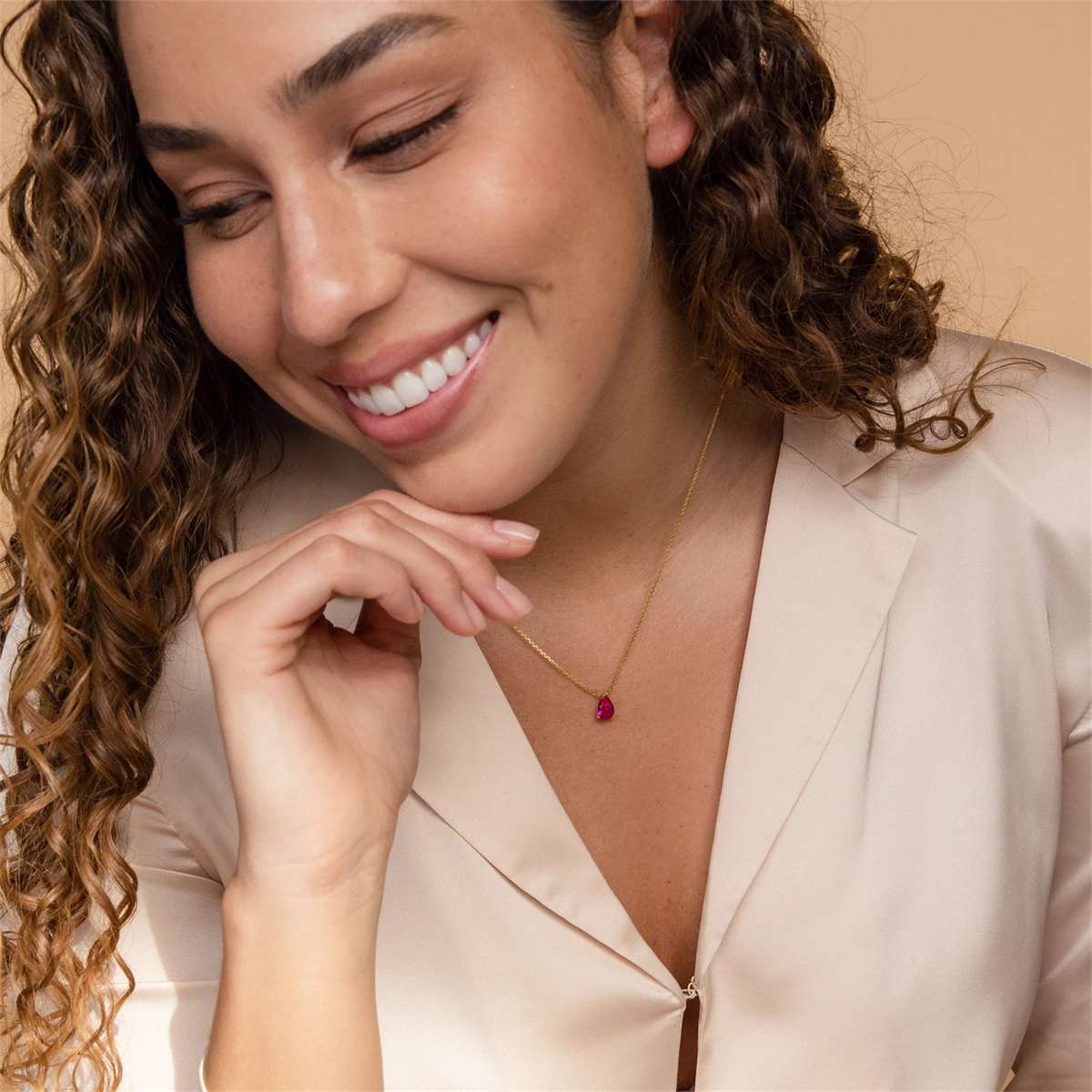 التيتانيوم الصلب الكمثرى على شكل قطرة الماء الزركون ديسمبر جوهرة قلادة فراغ مطلي 18 كيلو الذهب الحقيقي في الفرن