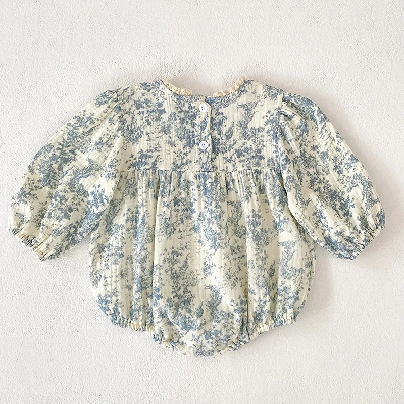 Baby-Strampler mit Blumenmuster, langen Puffärmeln, Spitze, quadratischem Kragen, aus leichtem Stoff, für Neugeborene, Frühling/Herbst, 0-24 Monate. – Detail 3