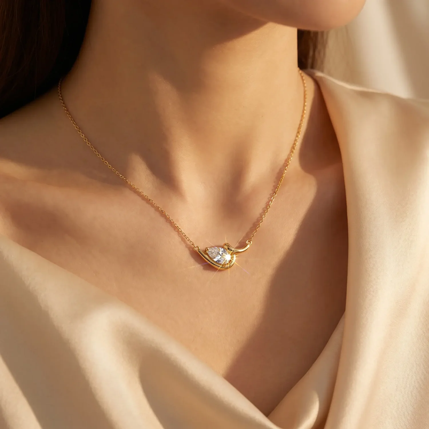 Moonmory Halskette mit tropfenförmigem Messinganhänger im schlichten Design für Damen, 18 Karat vergoldet, 50 cm verstellbare Kette, Muttertag – Detail 4