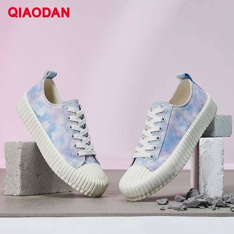 QIAODAN Skateboarding Shoes for Women 2023 Spring Fashion Casual Canvas Shoes Female Lace Up Flat Couple Shoes XM26211403