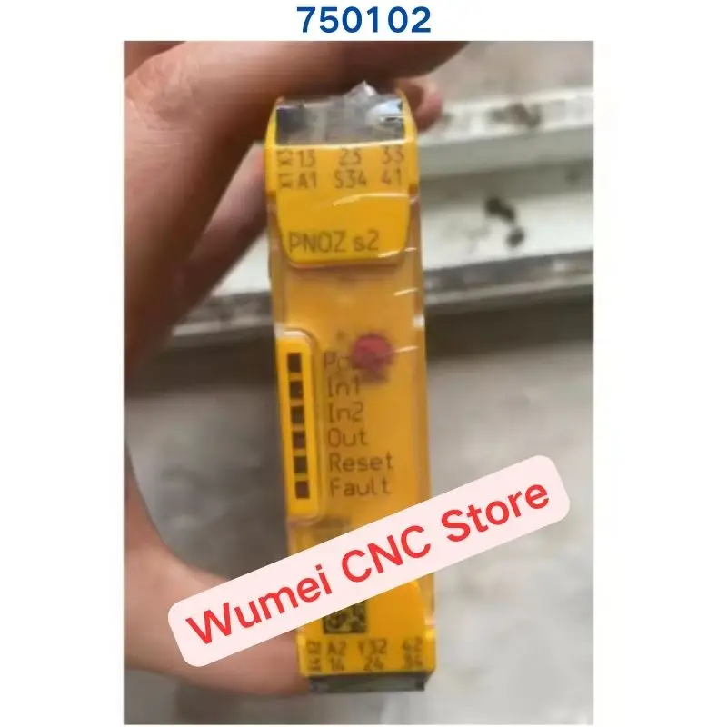 

Абсолютно новое оригинальное реле безопасности PNOZ s2 750102