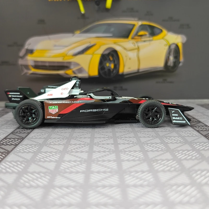 

Модель гоночного болида Porsche FE Formula 1 в масштабе 1:32 # Коллекционная модель автомобиля из сплава 13-го класса, богато детализированная, искусно выполненная, в качестве подарка.