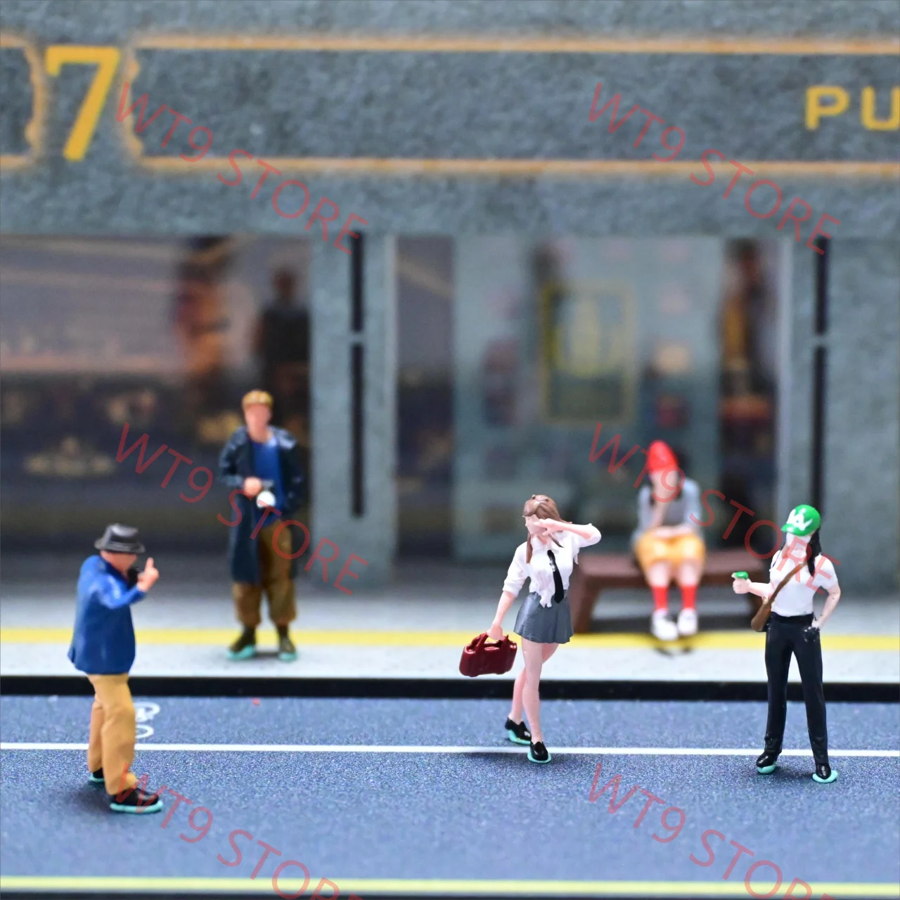 

Diorama 1/64 Miniature Street Photo Figure Model Resin Miniatura Figures Collectible Toys DIY Minifigures Car Garage Scene