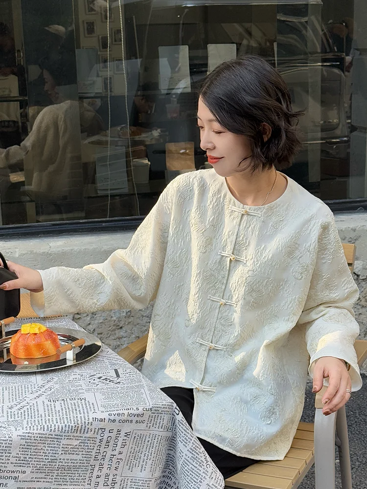 

New 2025 Women's Thin round Ne Sun Protection Jaet Chinese Sle Embroidered Button Outerwear Beige Casual Long Sve Top