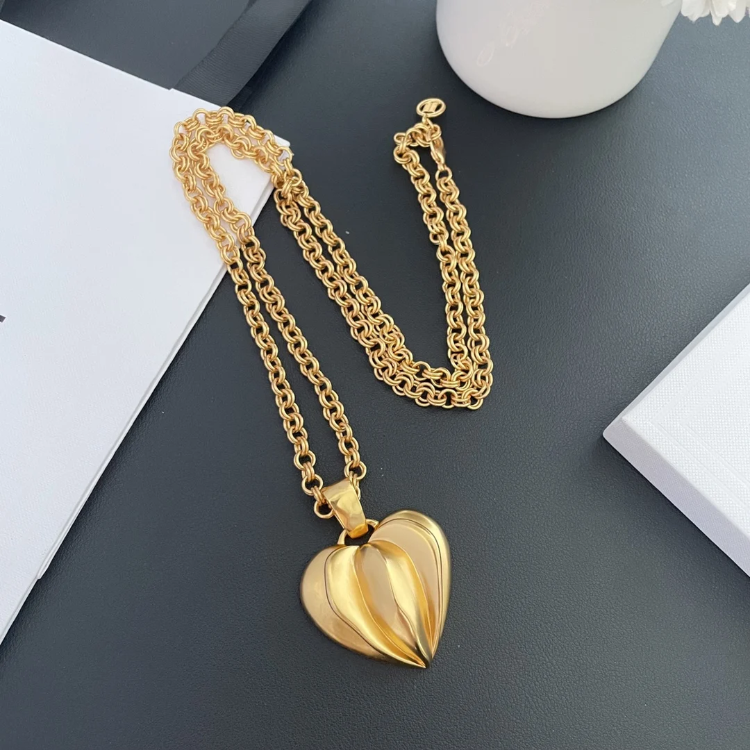 

2024 Europe and America Fashion Medieval Heart-shape Pendant Necklace Women's Light Luxury Elegant Jewelry