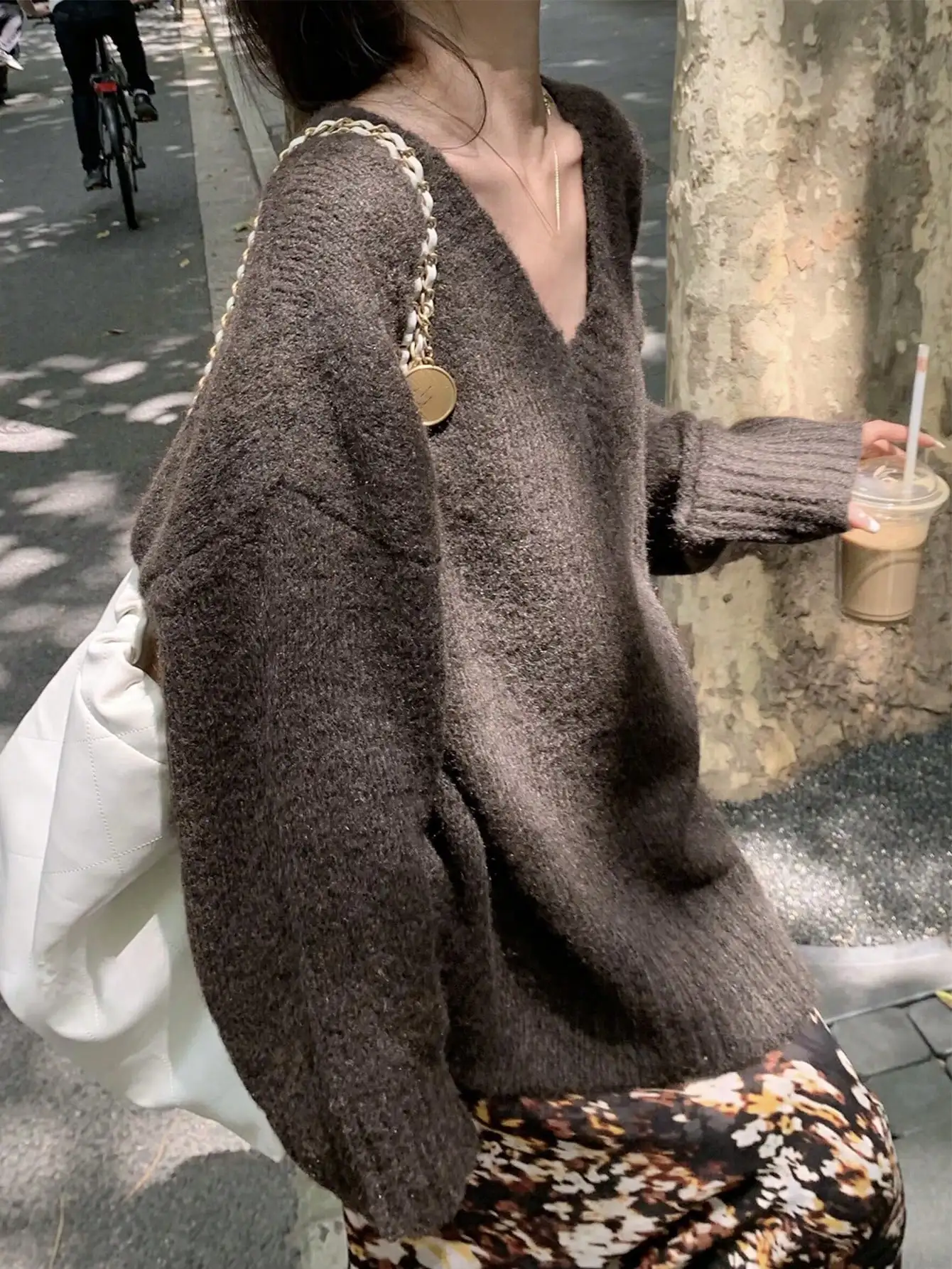 Korean Chic Autumn and Winter French Lazy Style Retro V-Neck Pullover Knitwear, Foreign Style and High-End Outer Knitwear for Women