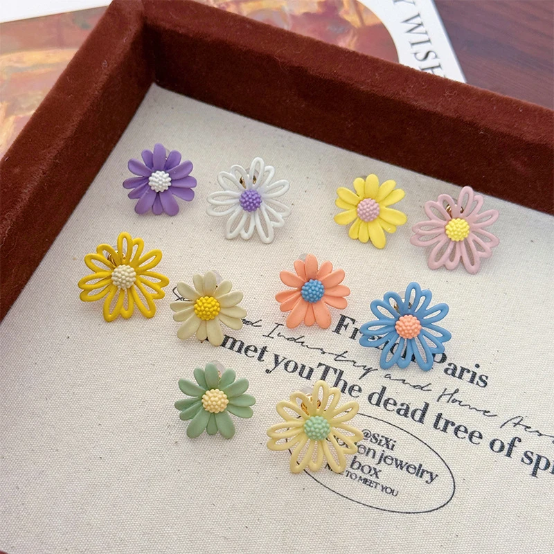 

New Spring And Summer Fresh And Fashionable All-match Dopamine Daisy Earrings High-end Niche Temperament High-end Earrings