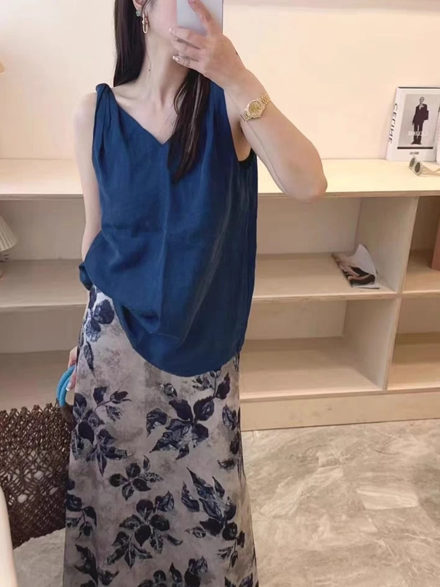 

Summer 2025 Women's Faion oulder Bared Vest Loose Svel Commute Friendly Color Versatile Casual V-Ne Top