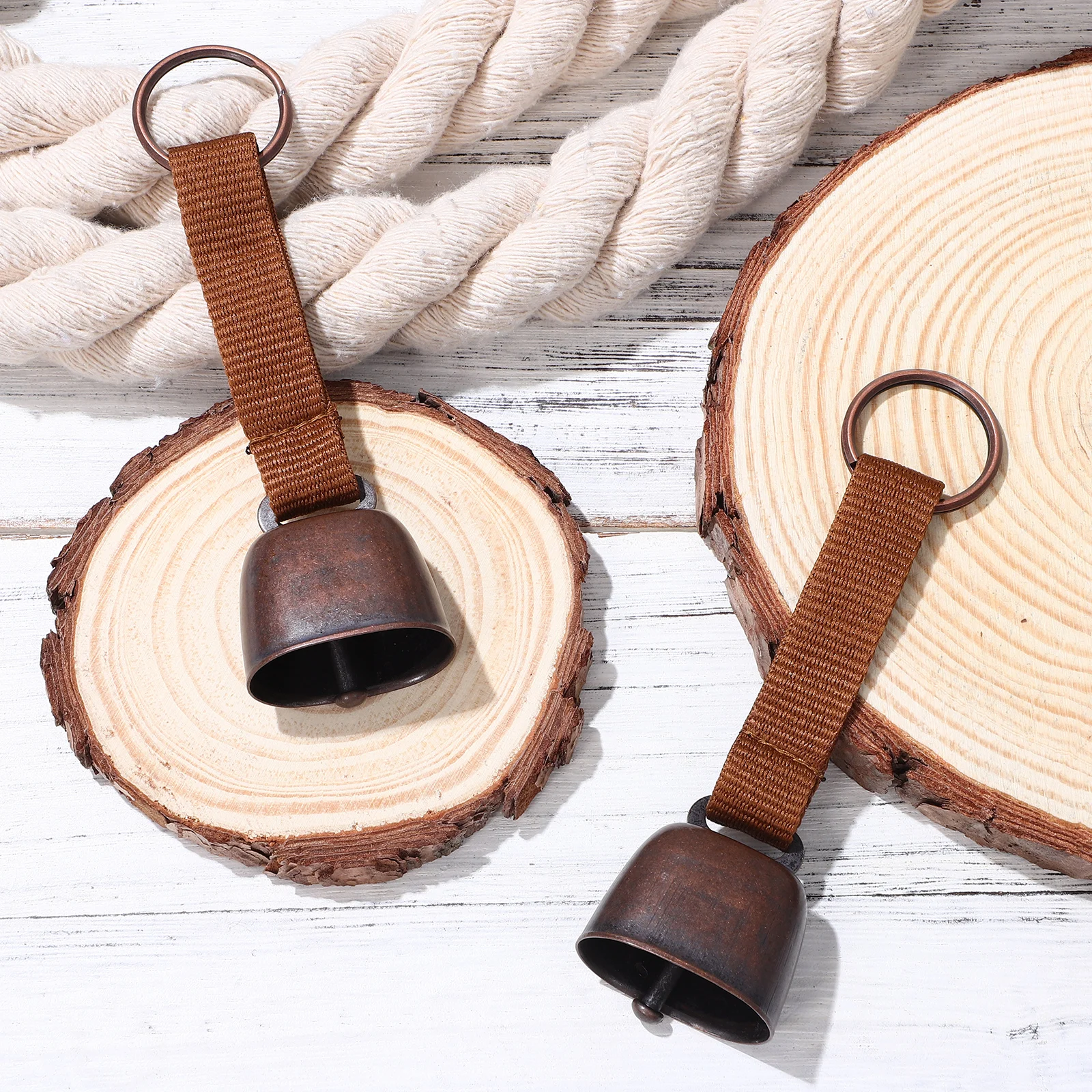 2 stücke Bär Premium Eisen Laut Outdoor Glocke Für Bergsteigen Wandern Ernte Wilden Gemüse Camping Anti-Verloren Warnung Glocke