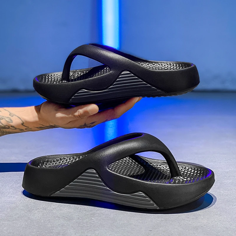 

Новинка 2023 года, стильные мужские пляжные шлепанцы, мужские мягкие тапочки, удобная массажная летняя обувь, модные мужские уличные тапочки, размеры 39-46