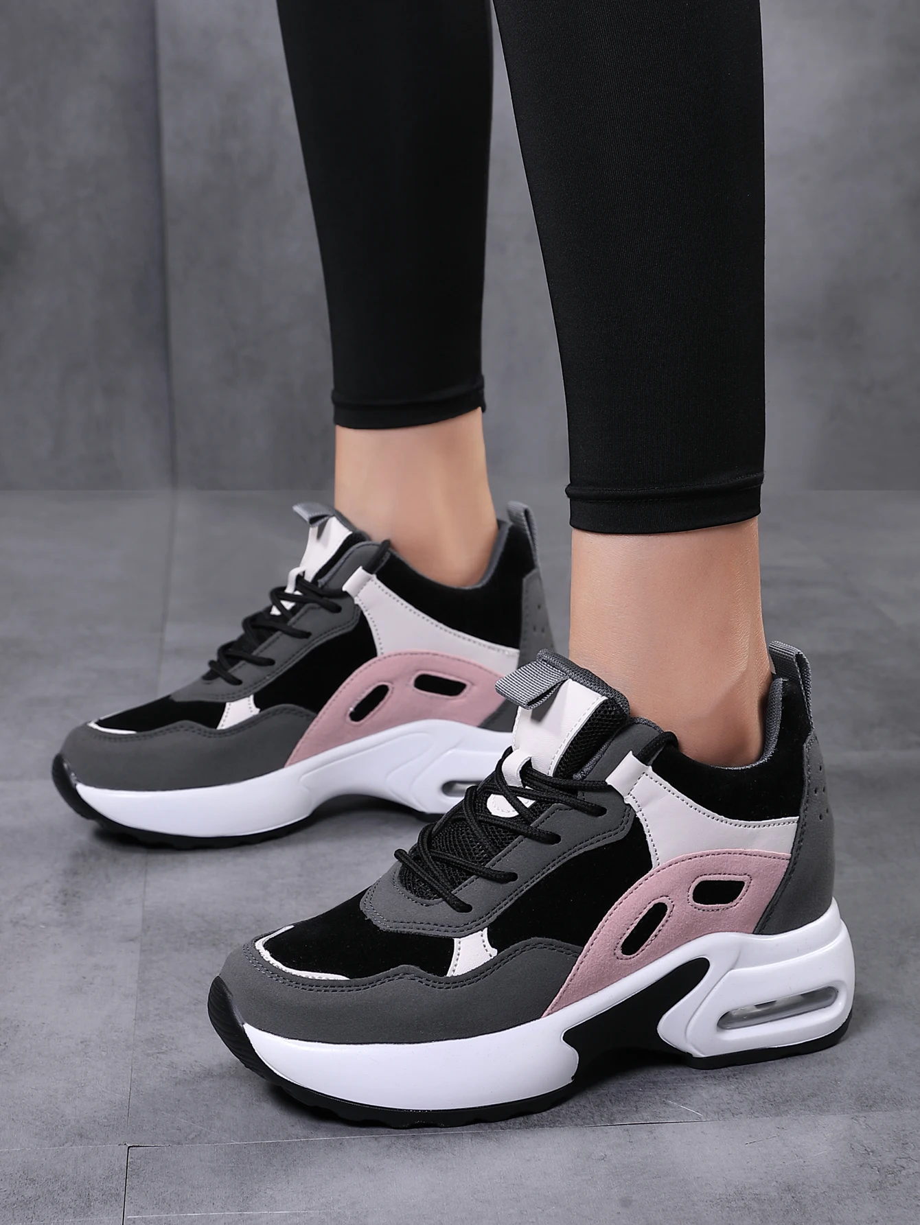 2024 Women Fashion Shoes Lightweight Air Cushion Thick-Soled Shoe White Non Slip Walking Sneakers Black Breathable Running Shoes