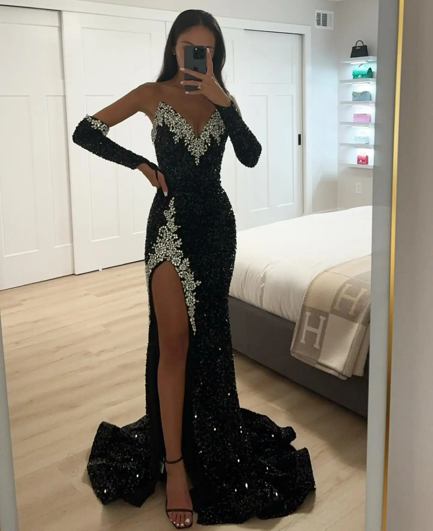 

Sparkly Sequined Black Prom Dresses Long for Women 2025 Crystal Beaded Mermaid V Neck Formal Evening Gowns Party Dress