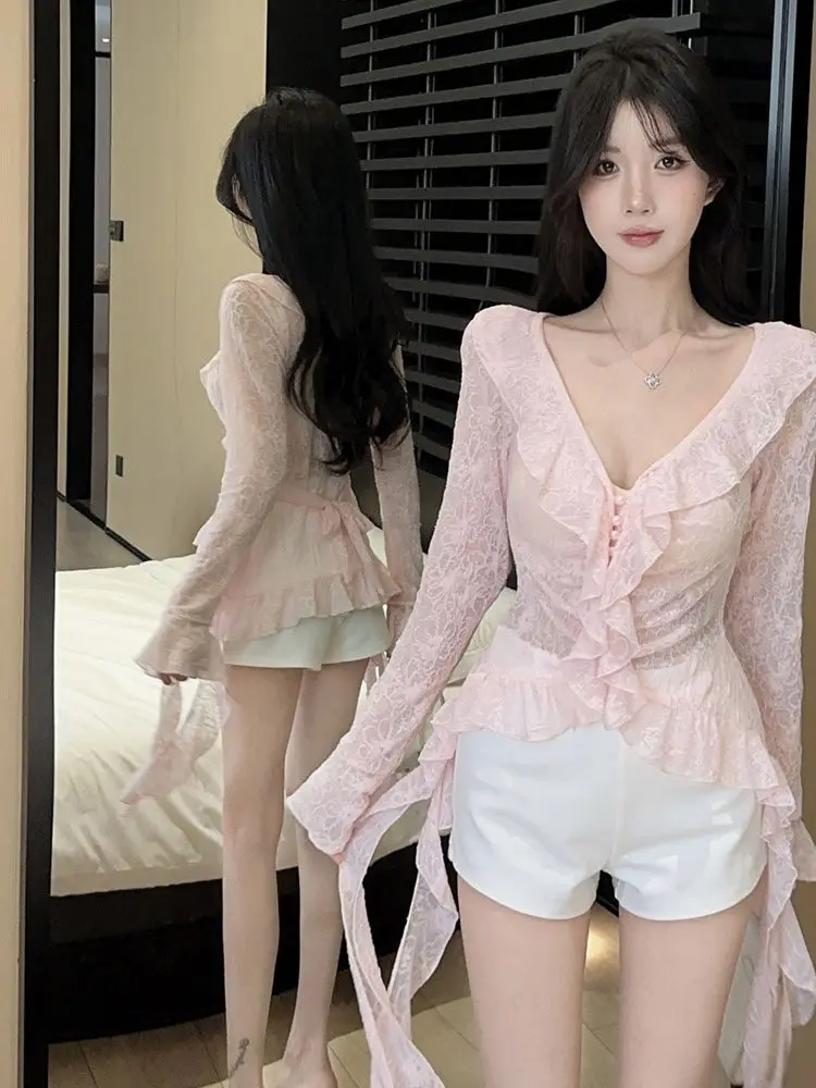 

French gentle style lace ruffle flared sleeves V-neck top+slimming shorts women 2026 early spring new sweet two piece set