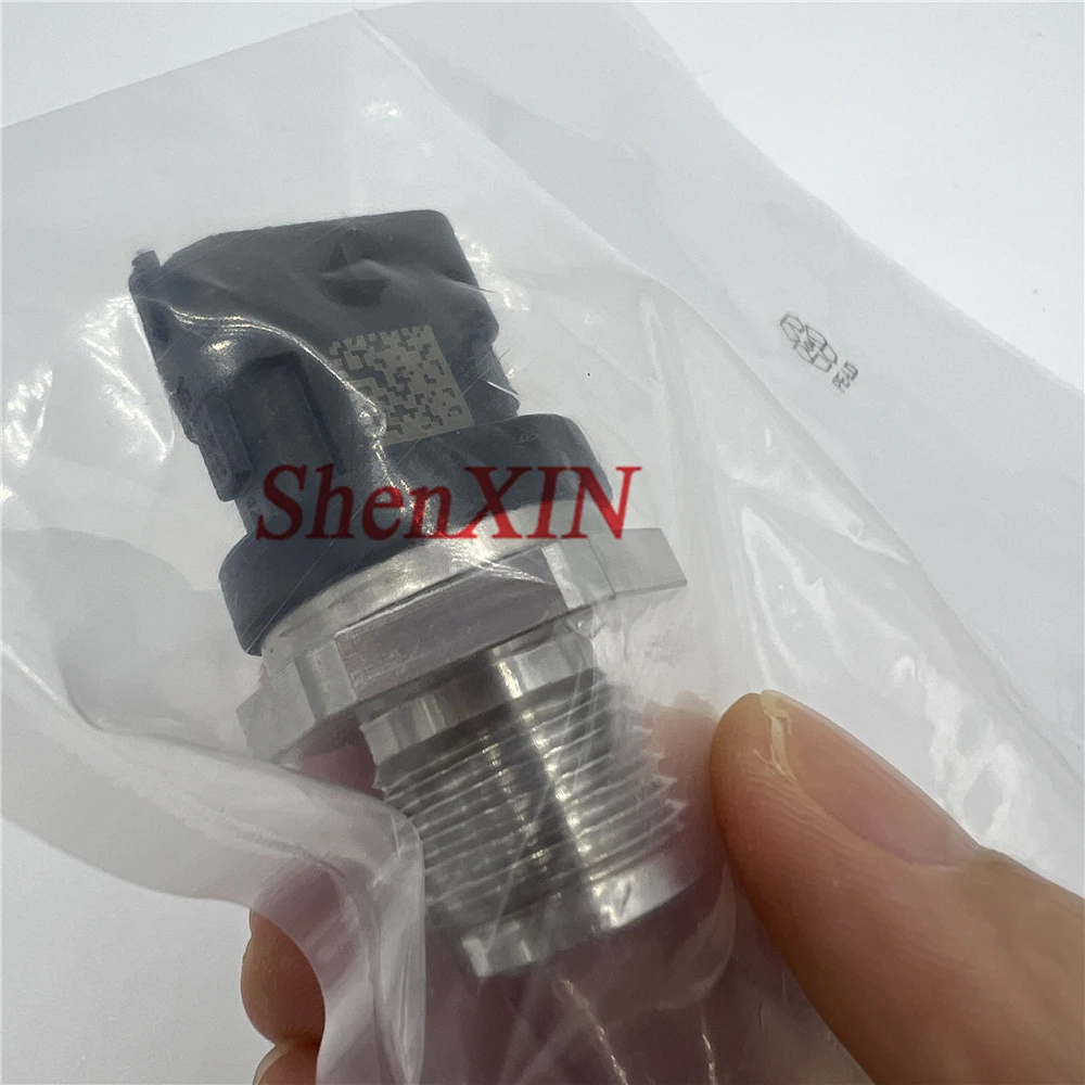 Fuel Rail Pressure Sensor OEM 0281002846 For Delivery Constellation Volksbus TATAA Fordd Ivecoo Eurocargo 120 140