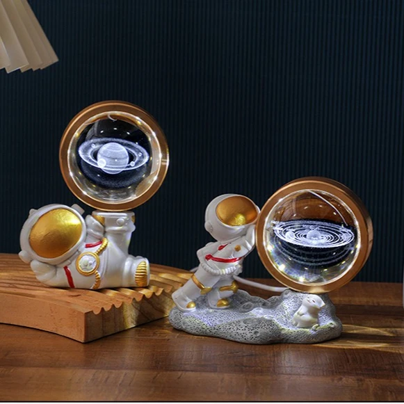 

New 3D Engraved Crystal Ball Astronaut USB Illuminated Desktop Decoration Creative Birthday Gift Home and Bedroom Decoration