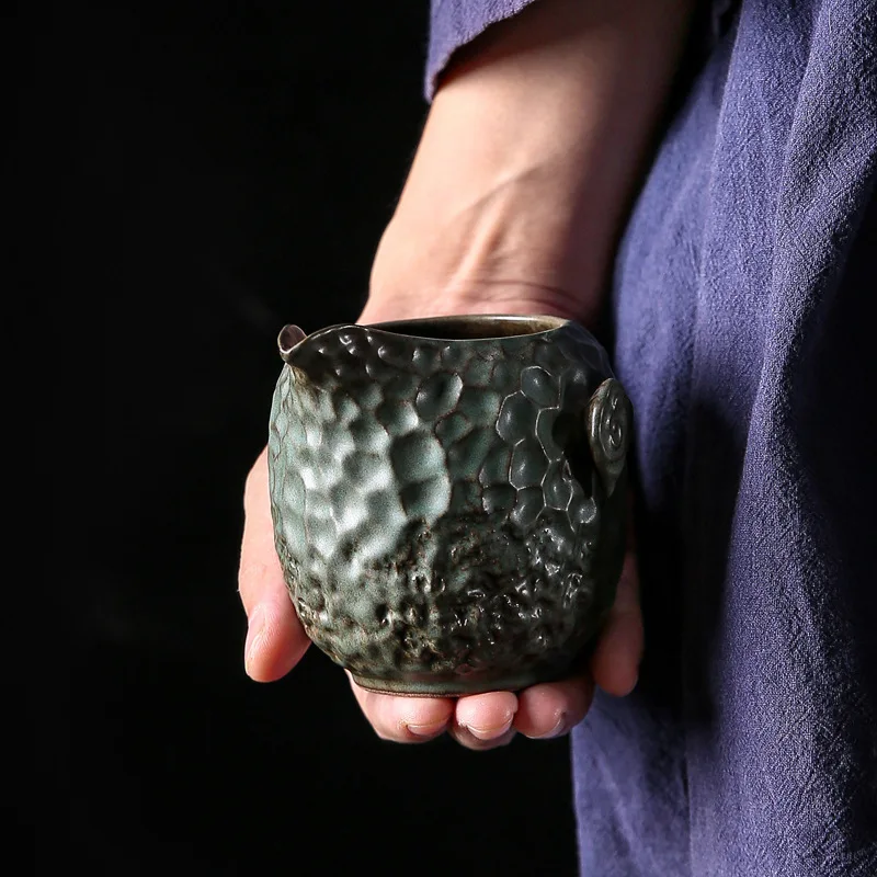 

Gilding Glaze Penguin Pitcher Gong Dao Bei Large Size Ceramic Tea Fair Cup Pot Water Cut-off Neat Ancient Handmade