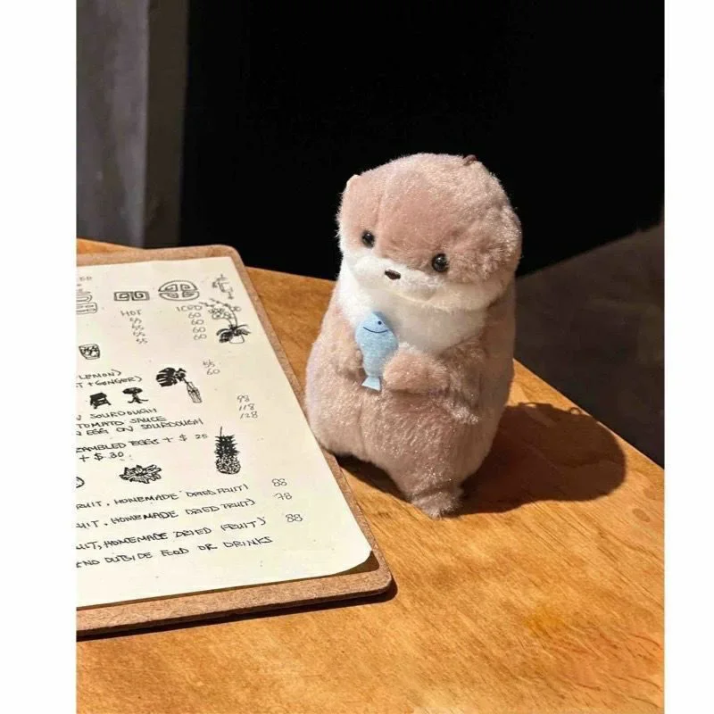 ตุ๊กตาปลาตัวน้อยน่ารักกอดปลา ตุ๊กตาพวงกุญแจ ของขวัญน่ารักสำหรับสาวๆ ของขวัญสร้างสรรค์